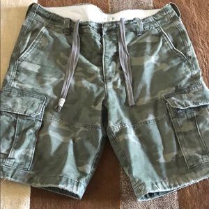 Abercrombie &Fitch camo cargo shorts